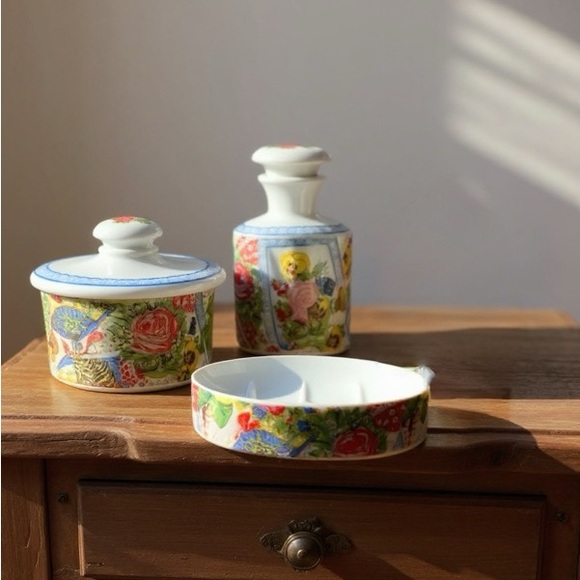 Gloria Vanderbilt Other - 3 piece Vintage Gloria Vanderbilt bathroom set